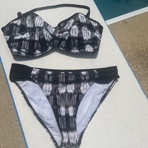 🖤🤍 Bandeau, cheeky black and white bikini 🤍🖤